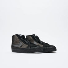 Load image into Gallery viewer, Nike SB &quot;Blazer Mid PRM&quot; // White/Black/White
