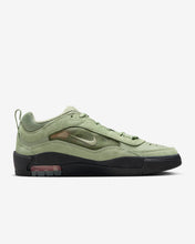 Load image into Gallery viewer, Nike SB &quot;Air Max Ishod&quot; // Oil Green
