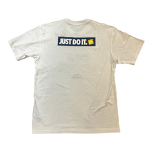 Load image into Gallery viewer, Nike SB "KOSTON" Tee  // White

