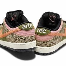 Load image into Gallery viewer, Nike SB &quot;Dunk Low Pro&quot; // Arts-Rec
