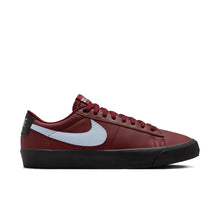 Load image into Gallery viewer, Nike SB &quot;Blazer Low Pro GT ISO&quot; // Dark Red/Black/Light Armory Blue
