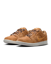 Load image into Gallery viewer, Nike SB "Dunk Low Pro QS" // Note
