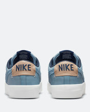 Load image into Gallery viewer, Nike SB &quot;Blazer Low Pro GT&quot; // Summit White/Midnight Navy
