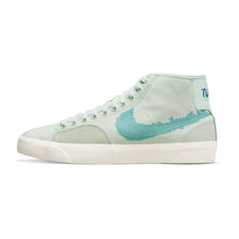 Load image into Gallery viewer, Nike SB &quot;Blazer Court Mid Prm&quot; // Barely Green/Boarder Blue
