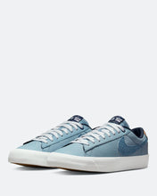Load image into Gallery viewer, Nike SB &quot;Blazer Low Pro GT&quot; // Summit White/Midnight Navy
