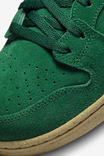 Load image into Gallery viewer, Nike SB &quot;Dunk High&quot; Decon // Gorge Green
