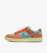 Load image into Gallery viewer, Nike SB &quot;Dunk Low Pro&quot; // Orange / Emerald
