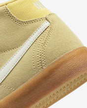 Load image into Gallery viewer, Nike SB &quot;Bruin Hi WMNS&quot; // Wash Lemon
