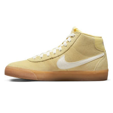 Load image into Gallery viewer, Nike SB &quot;Bruin Hi WMNS&quot; // Wash Lemon
