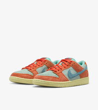 Load image into Gallery viewer, Nike SB &quot;Dunk Low Pro&quot; // Orange / Emerald
