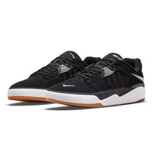 Load image into Gallery viewer, Nike SB &quot;Ishod&quot; // Black/White
